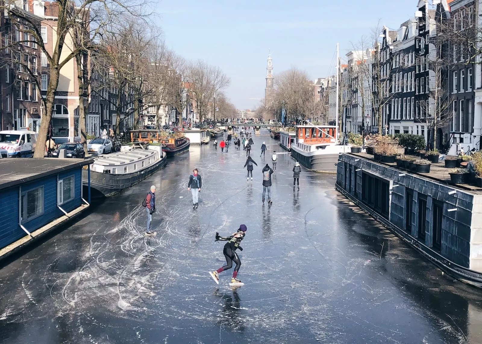 debestesokken - Sokken voor in de winter, schaatsende mensen met debestesokken